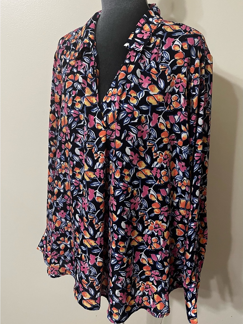 Women's 1X Wonderly Navy Floral Button-Front Blouse - Pink & Orange Floral